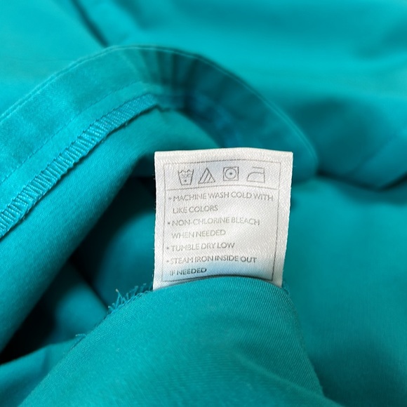 Dansko scrub top, aqua/teal size medium.  Short sleeves, pockets on side. - Picture 14 of 15